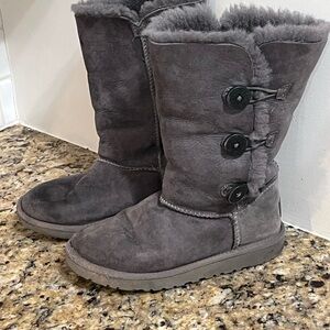 Gray girls Uggs size 2